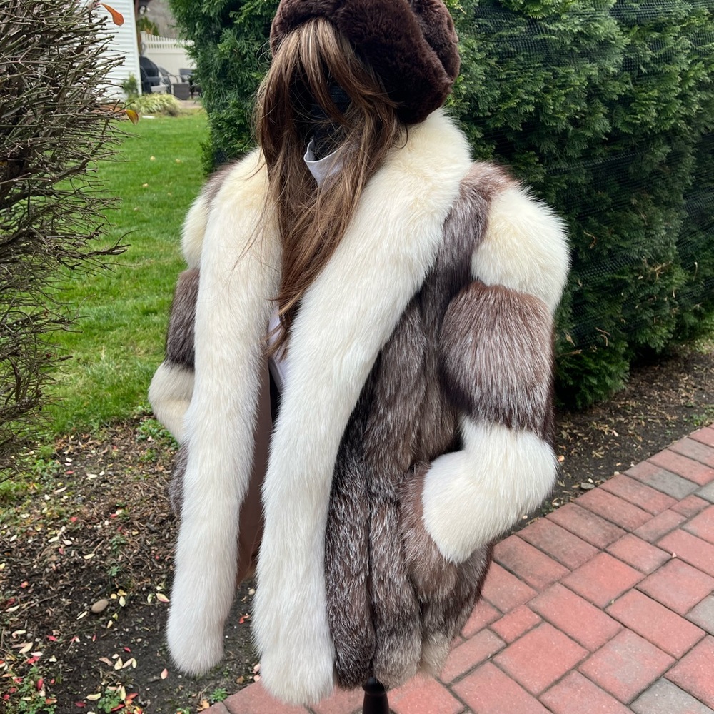 Luxurious fox Fur Coat with Brown and White Accents